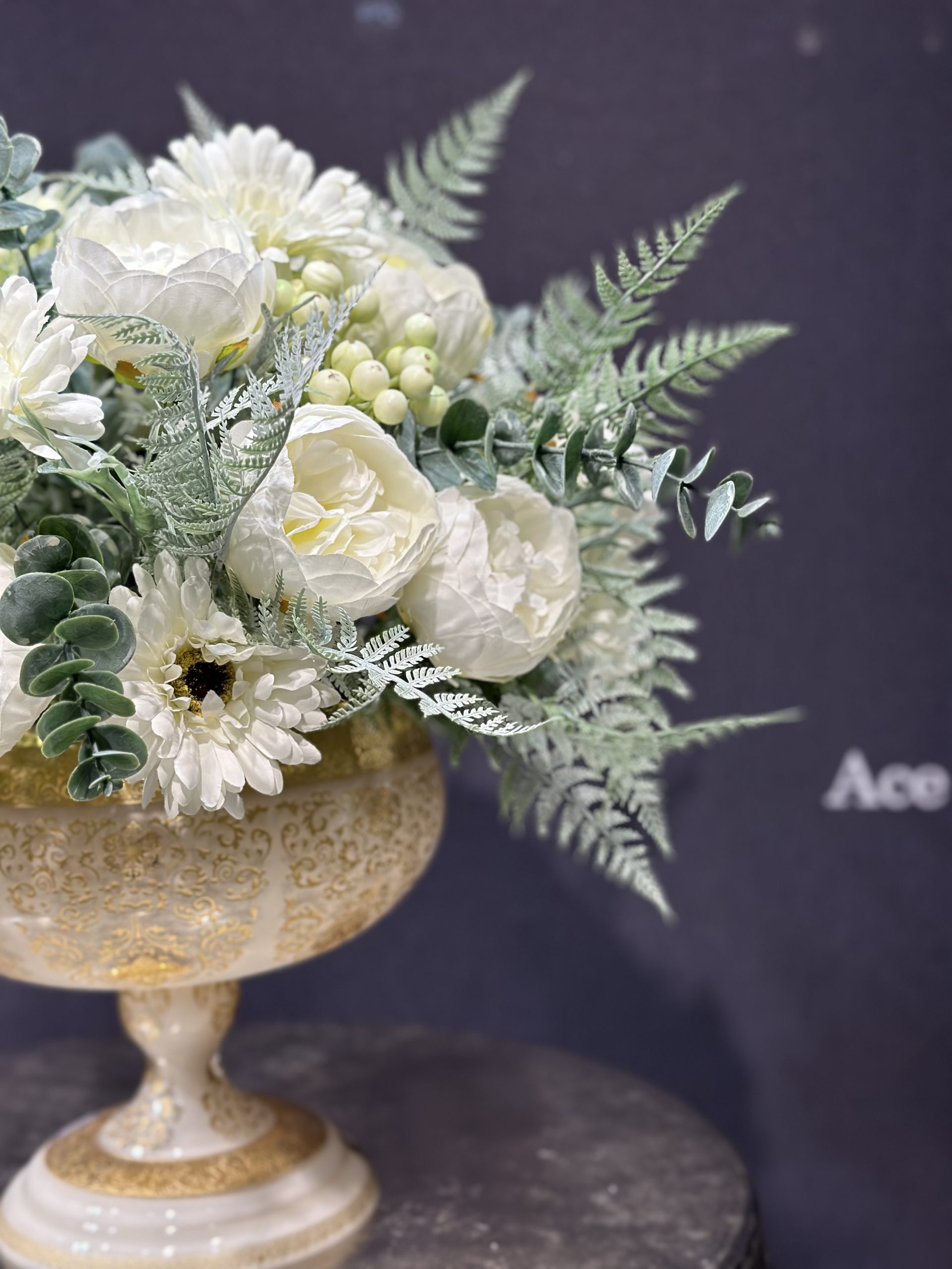 گلدان وارداتی با ترکیب گلهای خاص، جلوهای طبیعی و شیک