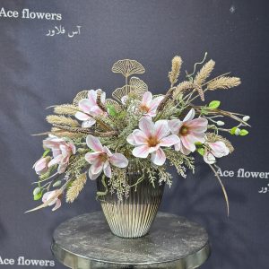 گلدان رومیزی رزین با گل مگنولیا و برگ باد بزنی طلایی