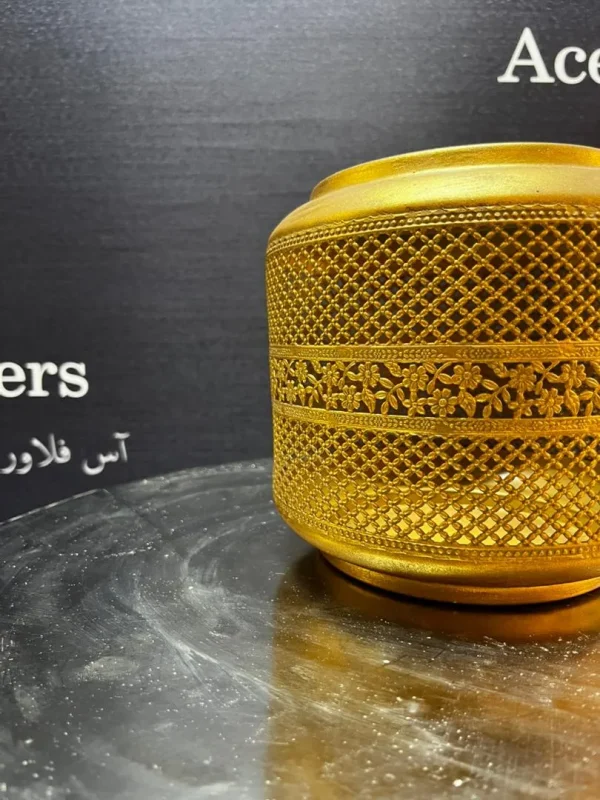 گلدان برنجی قلم‌کاری شده در دو مدل - محصول شیک و منحصر‌به‌فرد فروشگاه اس فلاورز