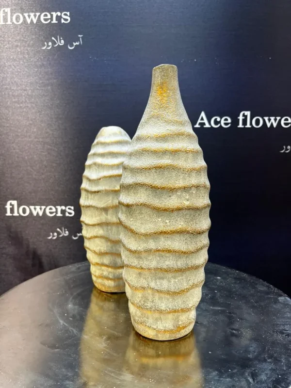 گلدان کوزه ای سفالی با دهانه برای گل - ارتفاع 35 سانتیمتر - رنگ طوسی و طلایی